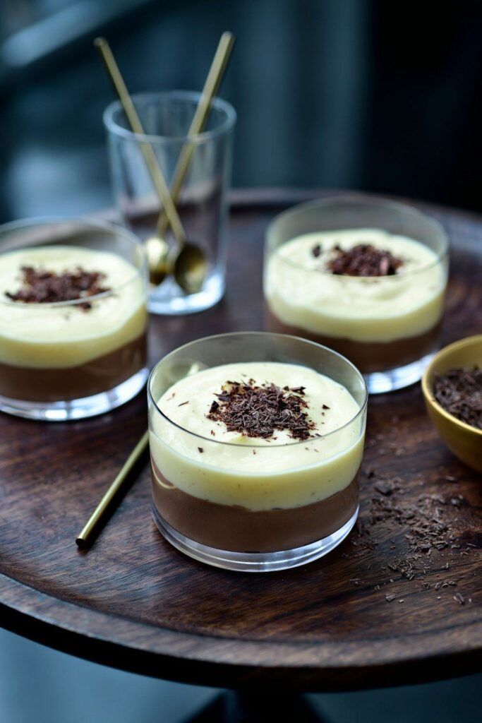 Puddingglaasjes met vanille en chocolade